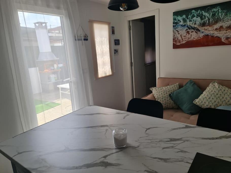 "Linda'S Guest House" Beach House With Private Patio & Hot Tub, 3 Min From The Beach Costa da Caparica Exterior foto